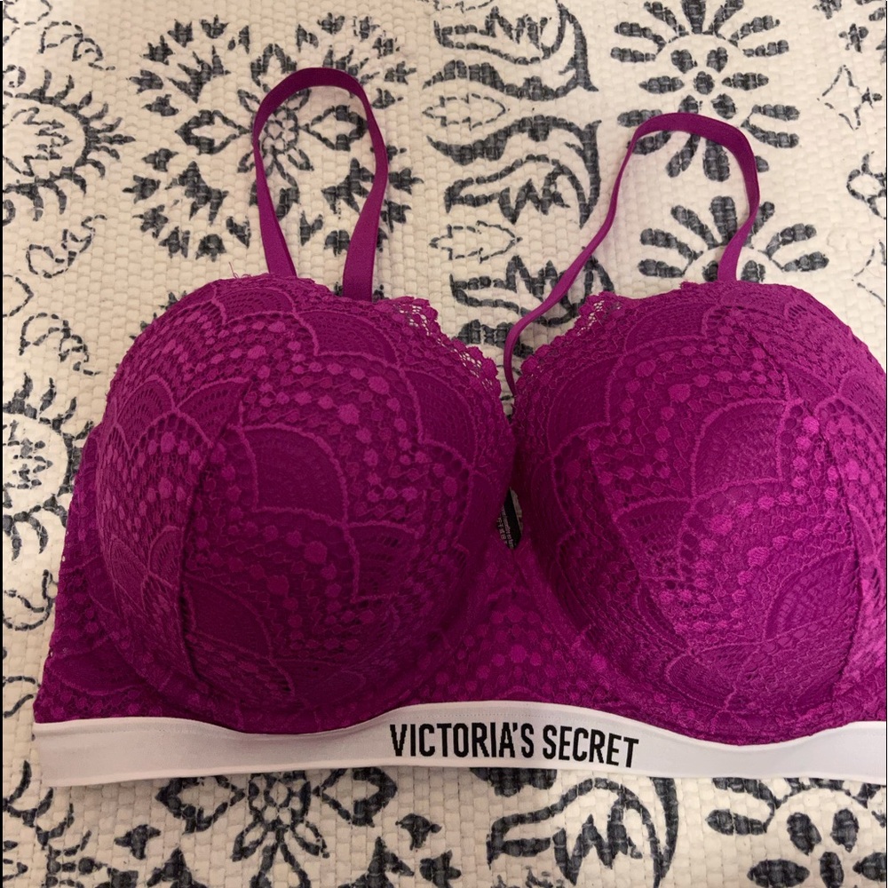 “Victoria’s Secret” Magenta Bra size 38DD/E85 Victoria’s Secret logo on trim